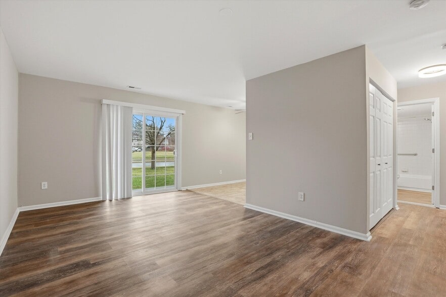 Building Photo - 4546 Rosemarie Dr