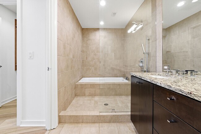 Building Photo - 10 Terminus Luxury 2 Bedroom Condo in Heart of Buckhead