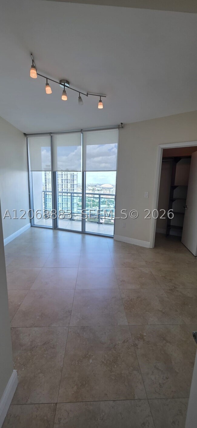 Building Photo - 350 S Miami Ave