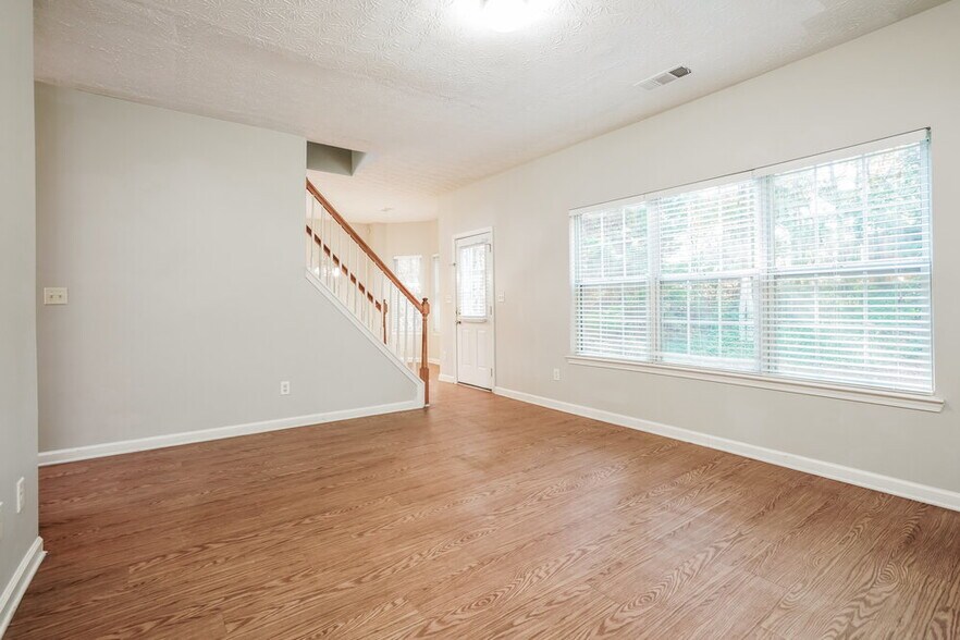Building Photo - 7470 Royale Ct