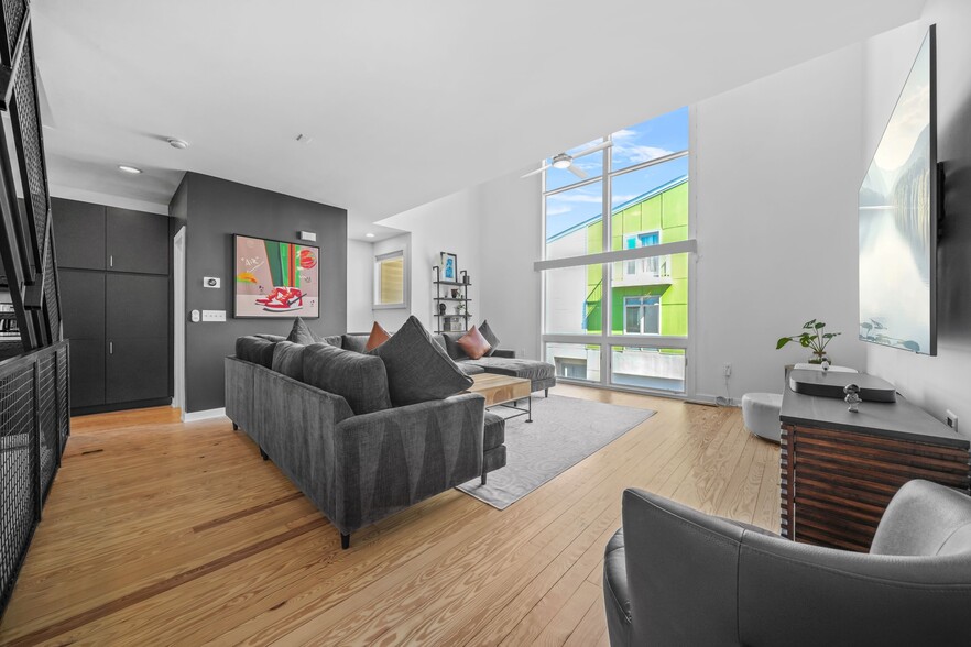 Building Photo - 1277 Aalto Main NW