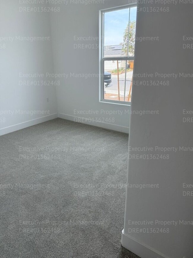 Building Photo - Newly constructed 3 bedroom/ 3 bathroom ho...