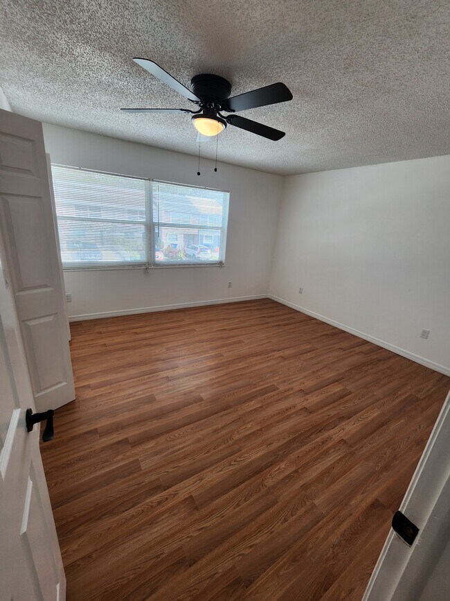 Building Photo - 2750 S Pines Dr