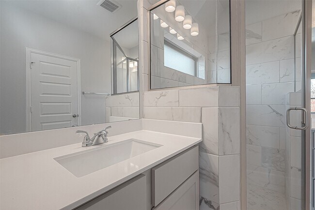 Building Photo - 9707 Satsuma Path