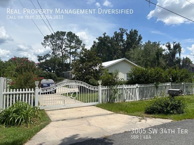 Building Photo - 3005 SW 34th Terrace
