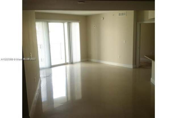 Building Photo - 19900 E Country Club Dr