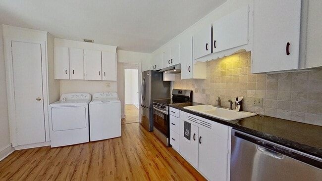 Building Photo - 2408 Providence Rd