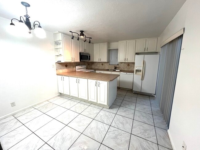 Building Photo - 5502 Waterview Cir