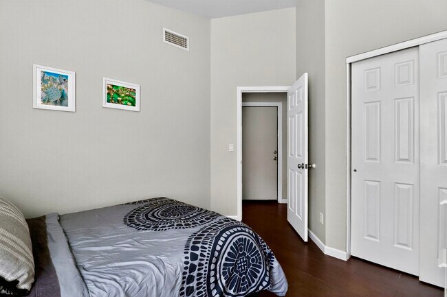 Building Photo - 8828 E Riviera Dr