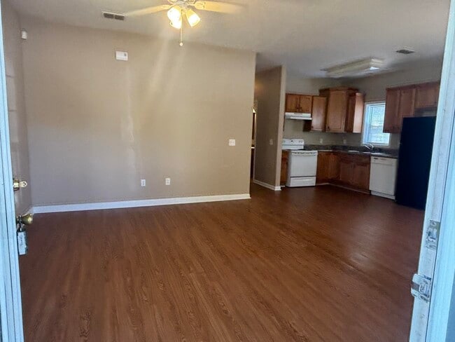 Building Photo - 2757 Kennedy Dr