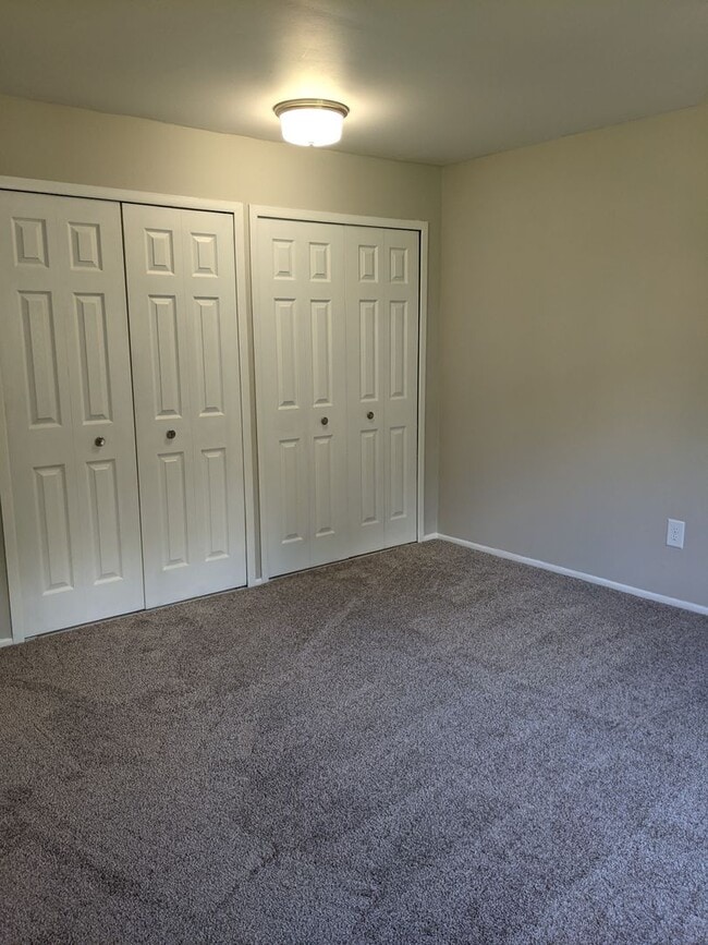 Building Photo - Charming 1 Bedroom/1 Bath near Downtown Rochester!