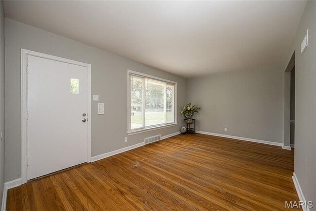 Building Photo - 1225 Newark Dr
