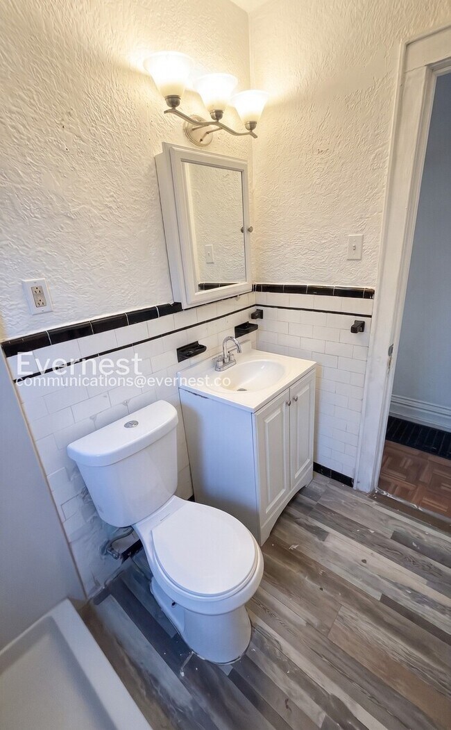 Building Photo - 3 Bed/2 Bath Home with Fenced Yard / Vouchers Accepted / Coming Soon!