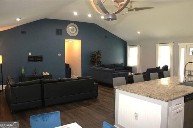 Building Photo - 4495 Kent Rd