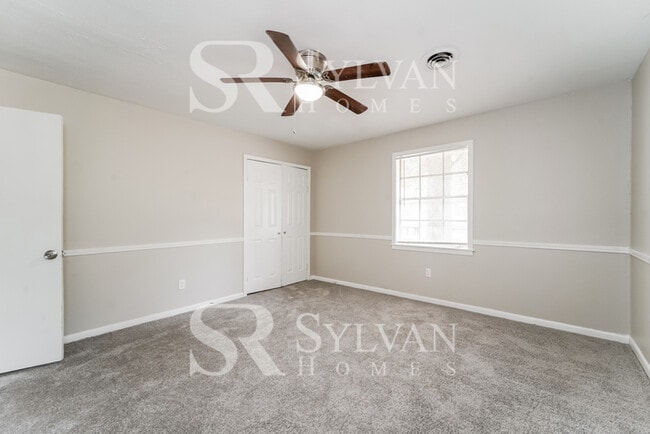 Building Photo - Fall in love with this beautiful 3BR 1BA home