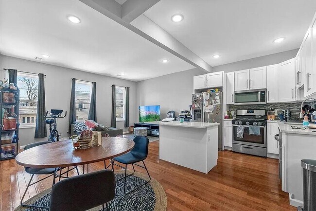 Primary Photo - 222 69th St