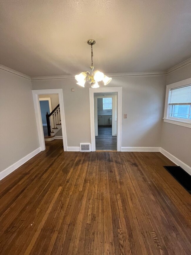 Building Photo - Available Now!!  Gorgeous home! 4 Beds, 1.5 Baths near UMKC! $2100