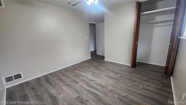 Building Photo - 2523 Empire Dr