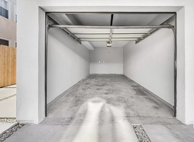 Building Photo - 4537 W 18th St