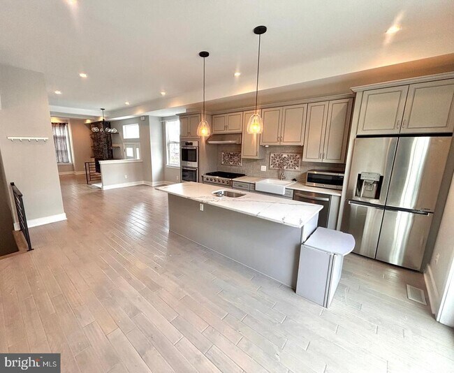 Building Photo - 488 Evergreen Ave