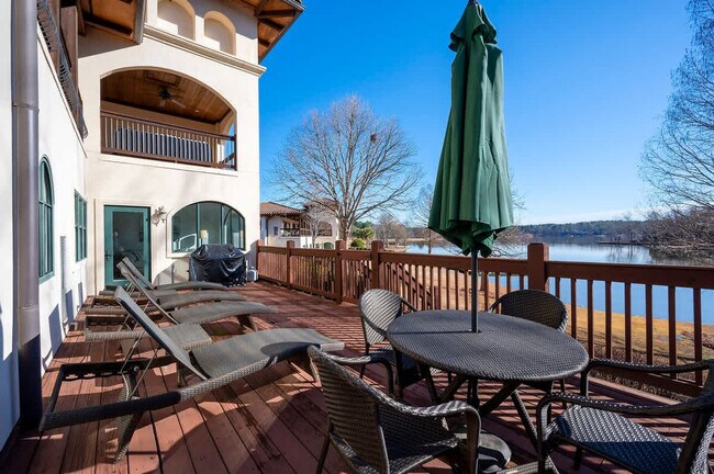Building Photo - 475 Cuscowilla Dr