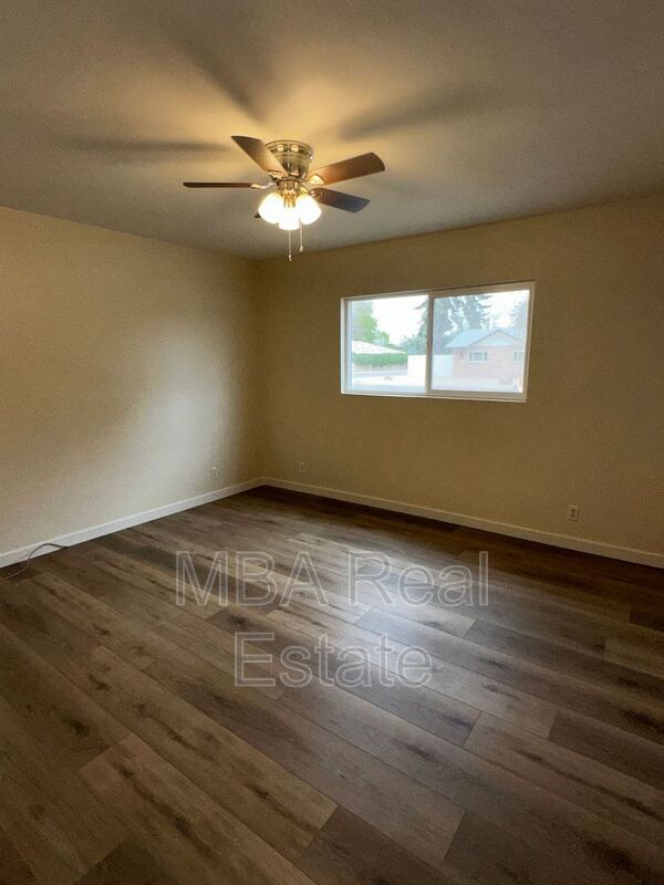 Building Photo - 660 W Erie St