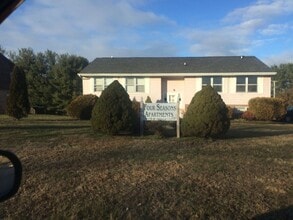 Building Photo - 2 Bedroom / 1 Bath Apartment Johnson City, TN