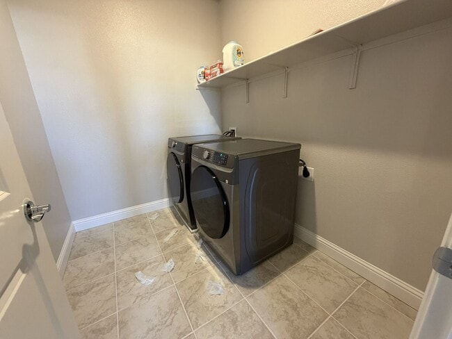 Building Photo - Beautiful 5 bedroom, 4 bathroom 2 story home in Rancho Cordova!!!