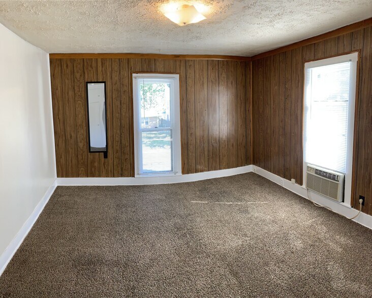 Building Photo - 833 Topeka