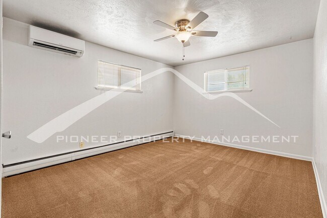 Building Photo - Charming Unit with Central AC,  Washer/Dryer, And Water, Sewer, Electric/Gas, and Trash removal I...