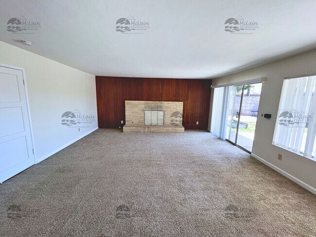 Building Photo - Newly upgraded 3 bd/1.5 bath with fenced yard