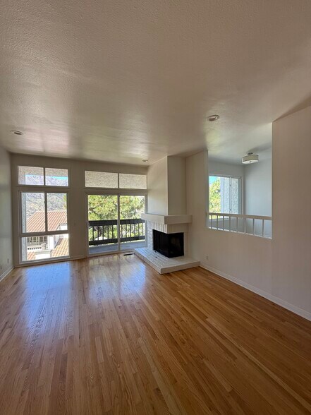 Building Photo - 1758 Palisades Dr
