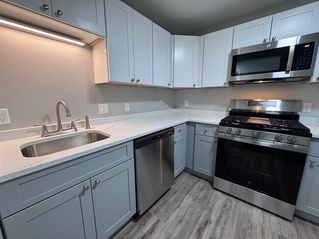 Building Photo - 379 Huse Rd