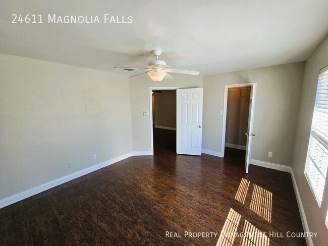 Building Photo - 24611 Magnolia Falls