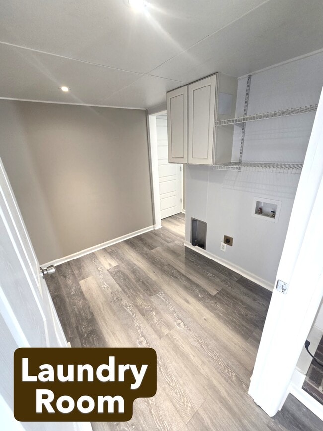 Building Photo - 903 Young St