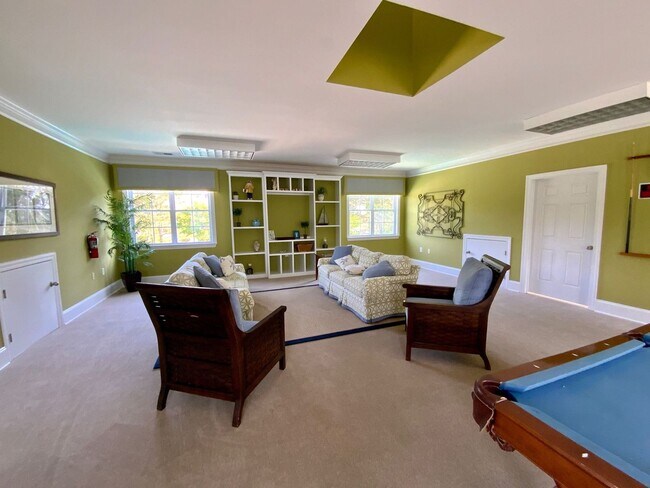 Building Photo - Furnished 3 bedroom 3 bath Condo - Flexibl...