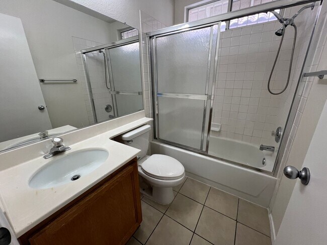 Building Photo - Don't Miss Out On This Beauty