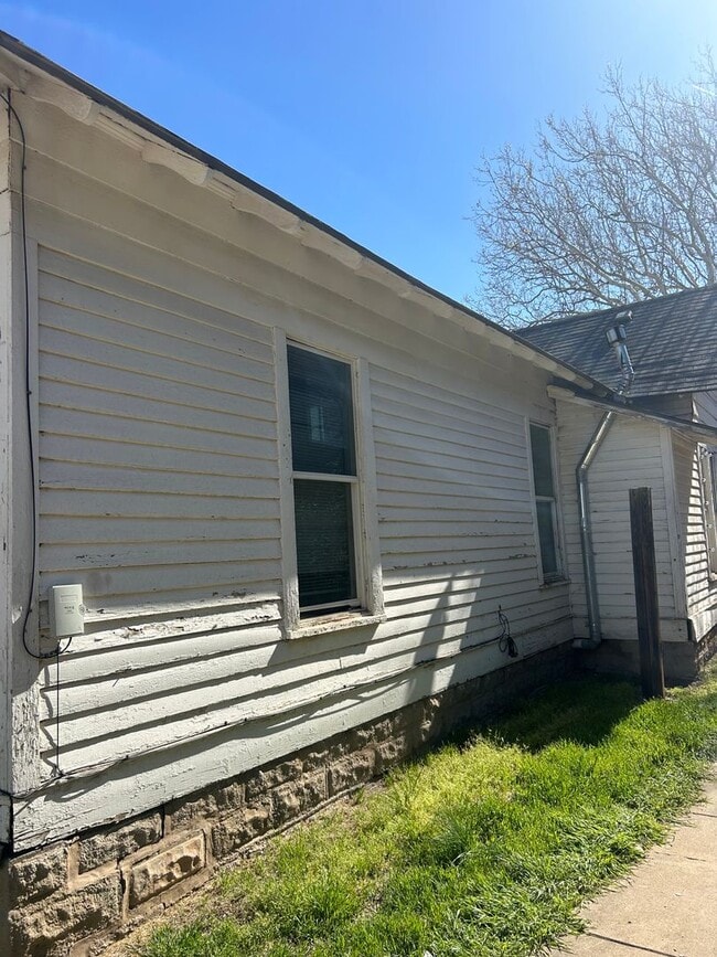 Building Photo - 1614 S Jackson St