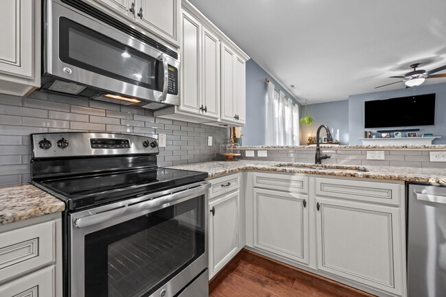 Building Photo - 115 Hampton Dr