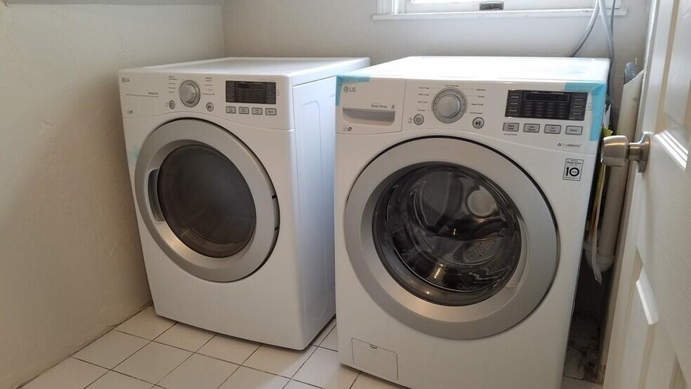 Building Photo - 11 Nichols Ave