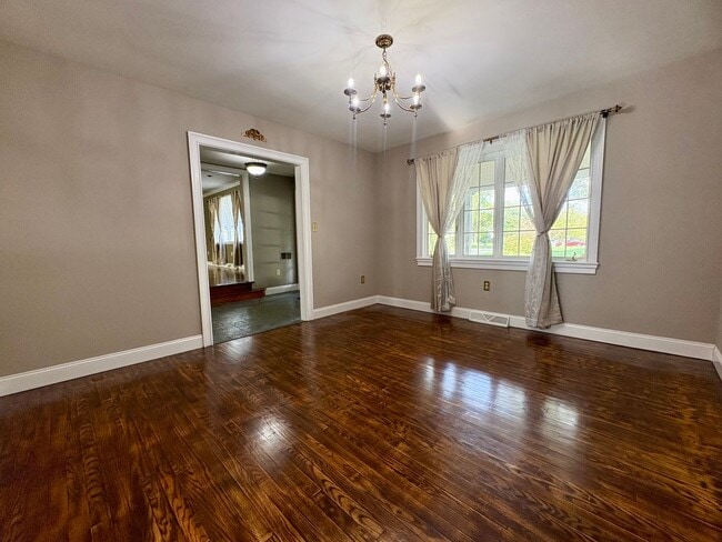 Building Photo - 4 Bedroom Single Family Home Available in ...