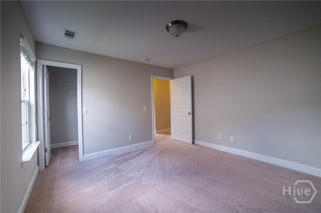 Building Photo - 126 Endicott Dr