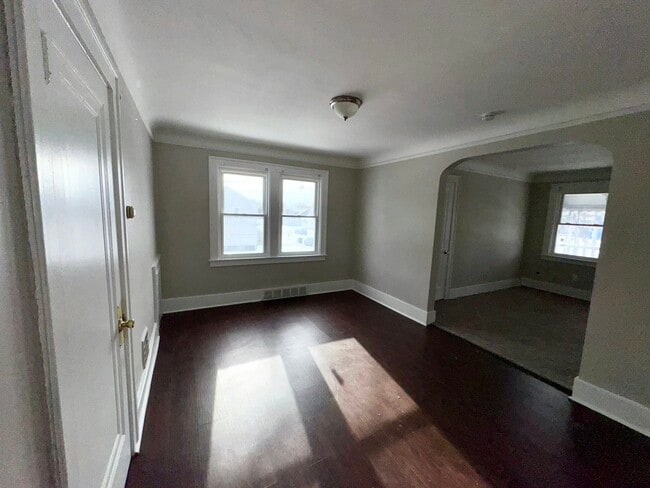 Building Photo - 15702 Cherrylawn St