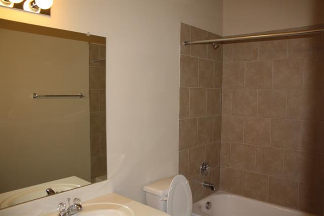 Building Photo - 2777 Cresent Lake Dr