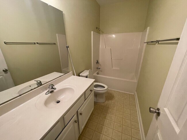 Building Photo - 375 Lullwater Dr