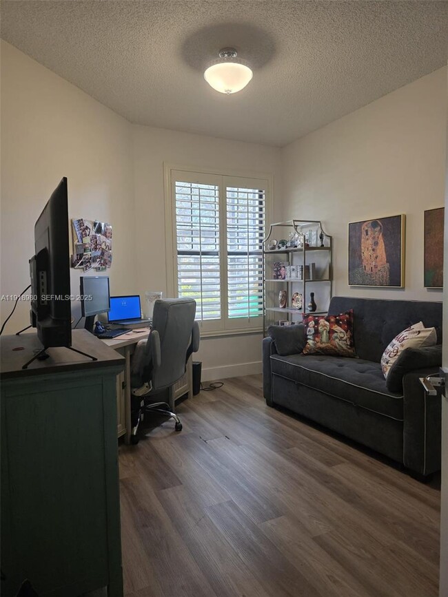 Building Photo - 15529 Miami Lakeway N