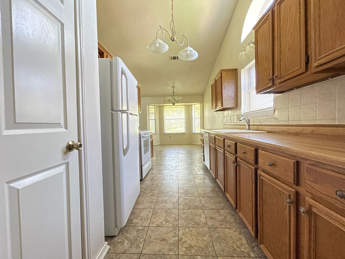 Building Photo - 4714 Mesa Dr