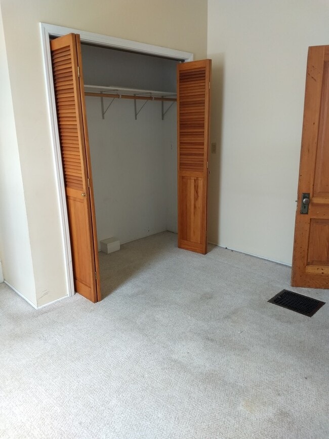 Building Photo - Two Bedroom Home! Fenced in yard! Pet Nego...