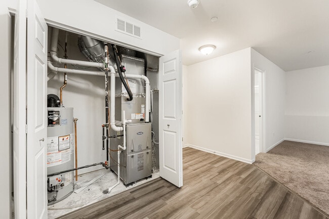 Building Photo - 1985 Kingsley Cir