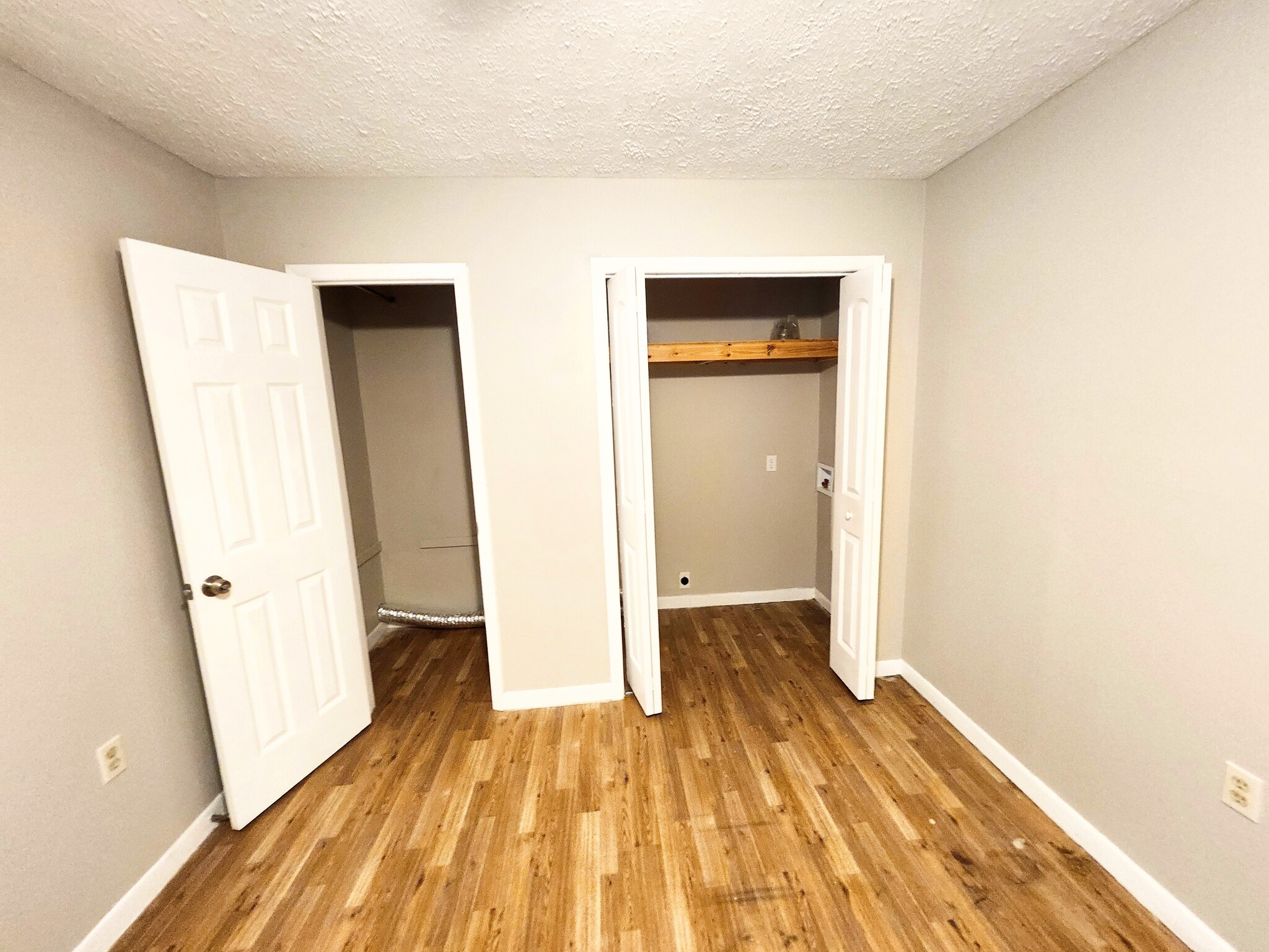 Building Photo - 5230 Beach Dr